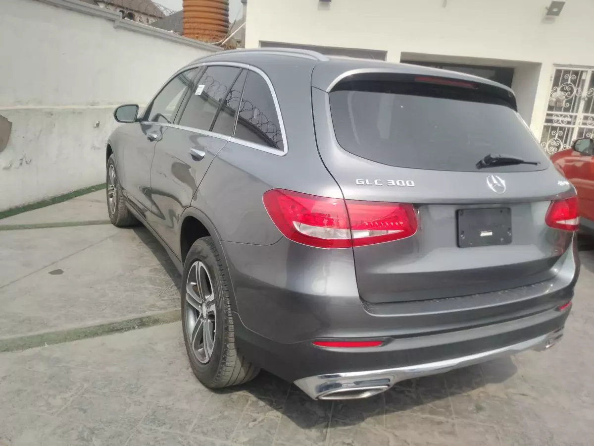 Mercedes-Benz GLC 300   - 2016