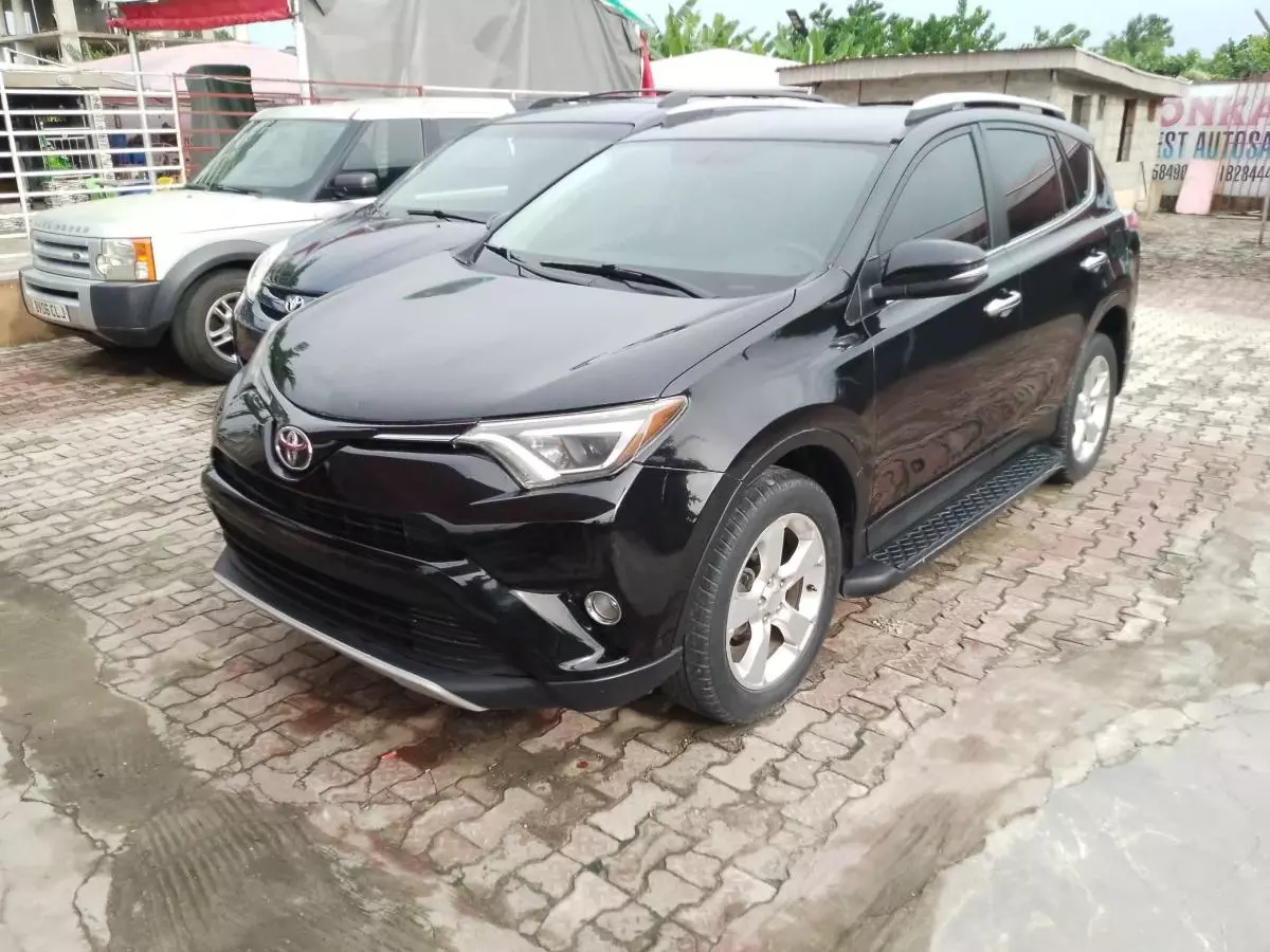 Toyota RAV 4   - 2015