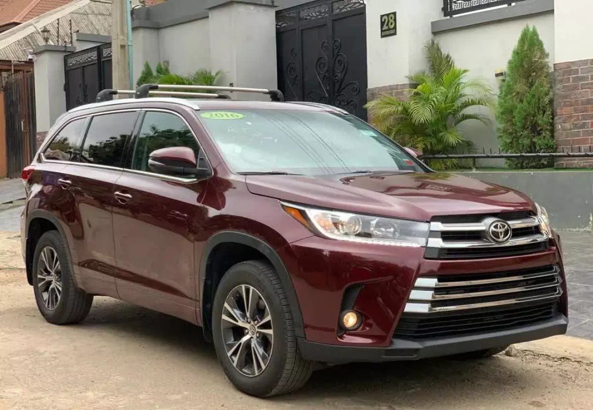 Toyota Highlander   - 2016