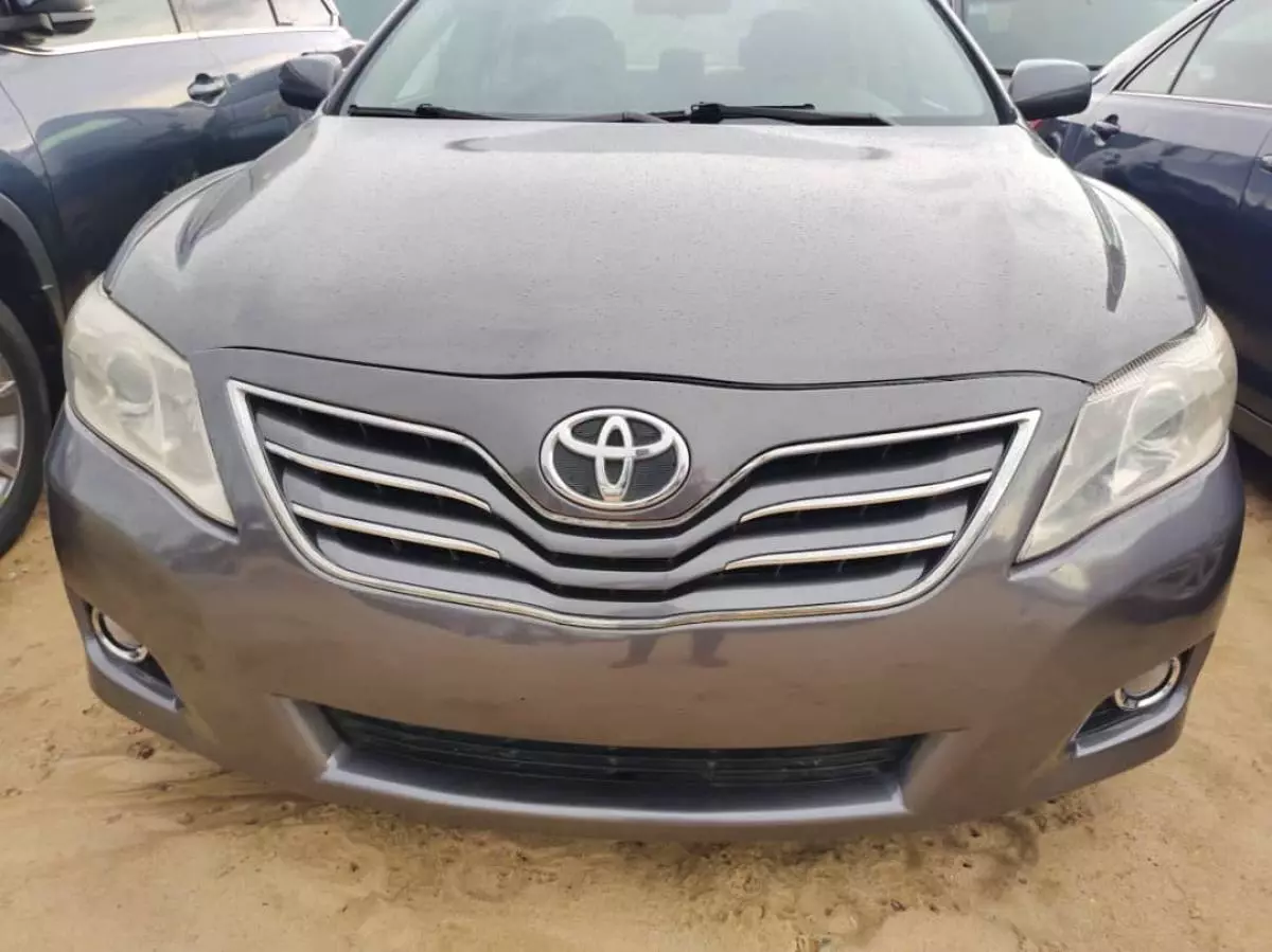 Toyota Camry   - 2011