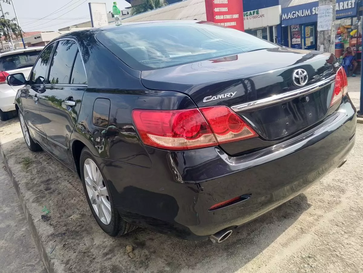 Toyota Camry   - 2012