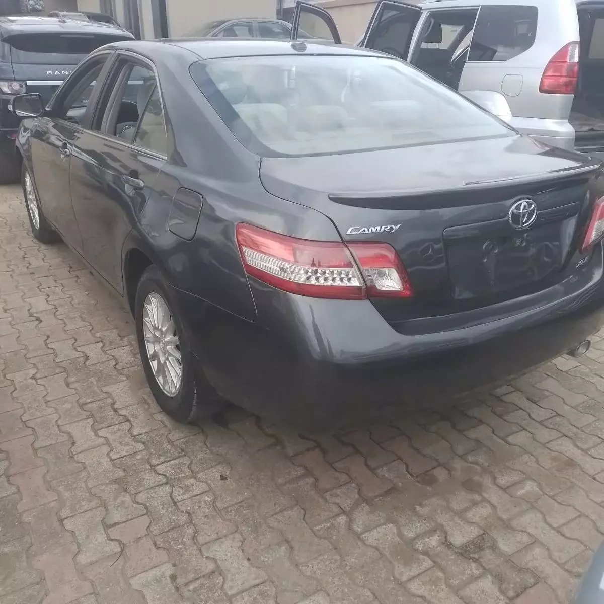 Toyota Camry   - 2010