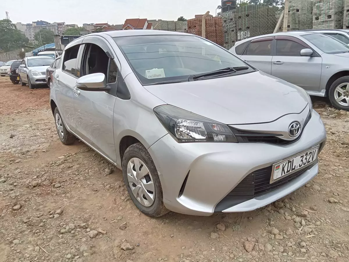 Toyota Vitz   - 2017