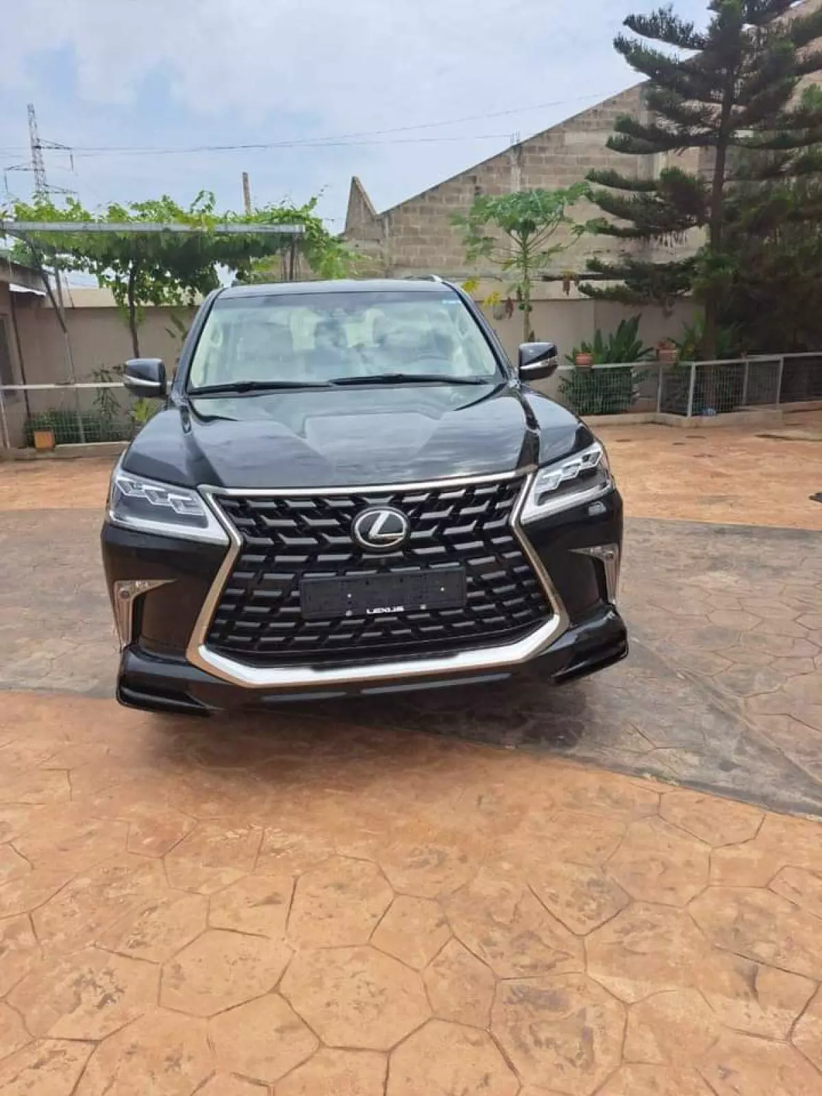 Lexus LX 570   - 2021