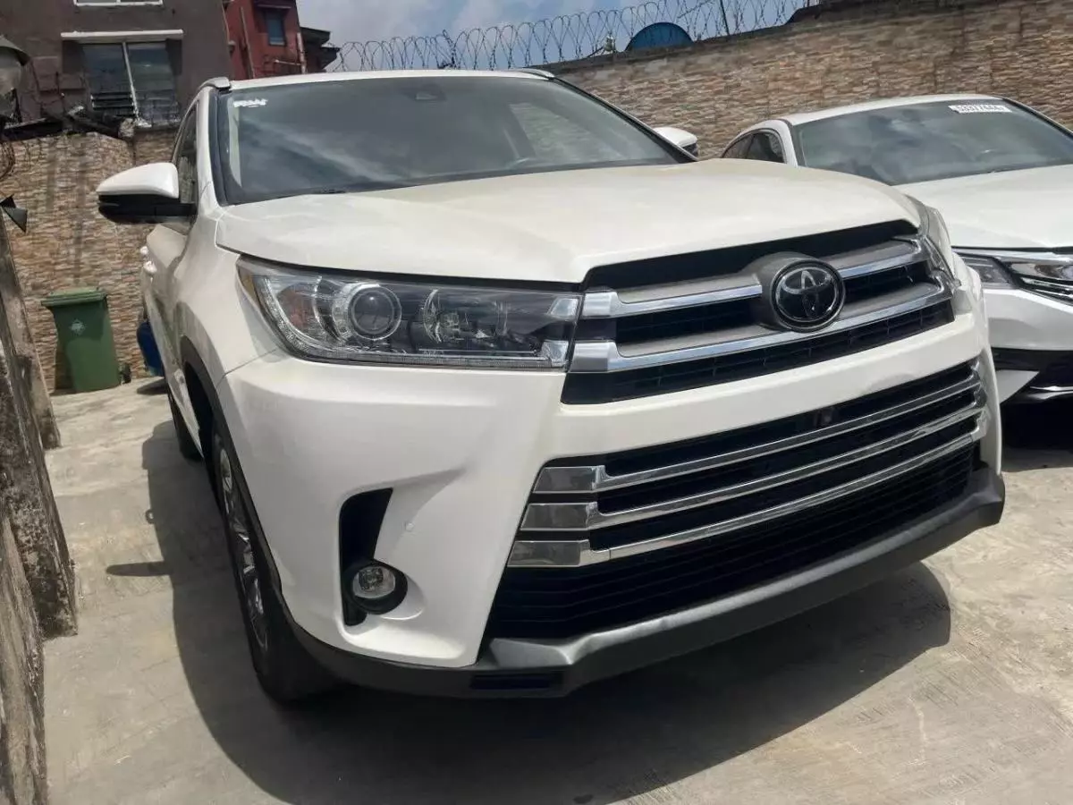 Toyota Highlander   - 2019