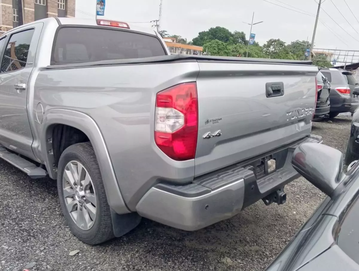 Toyota Tundra   - 2017