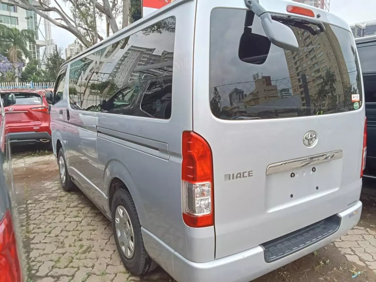 Toyota Hiace   - 2017