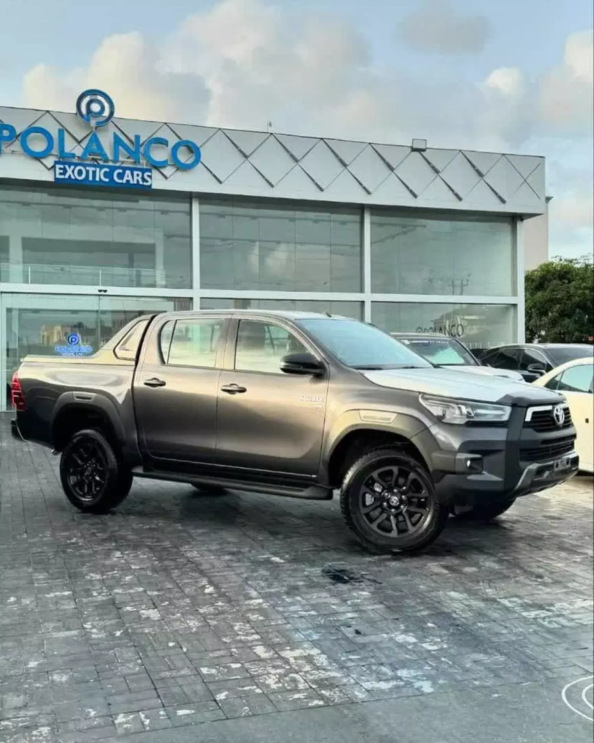 Toyota Hilux   - 2024