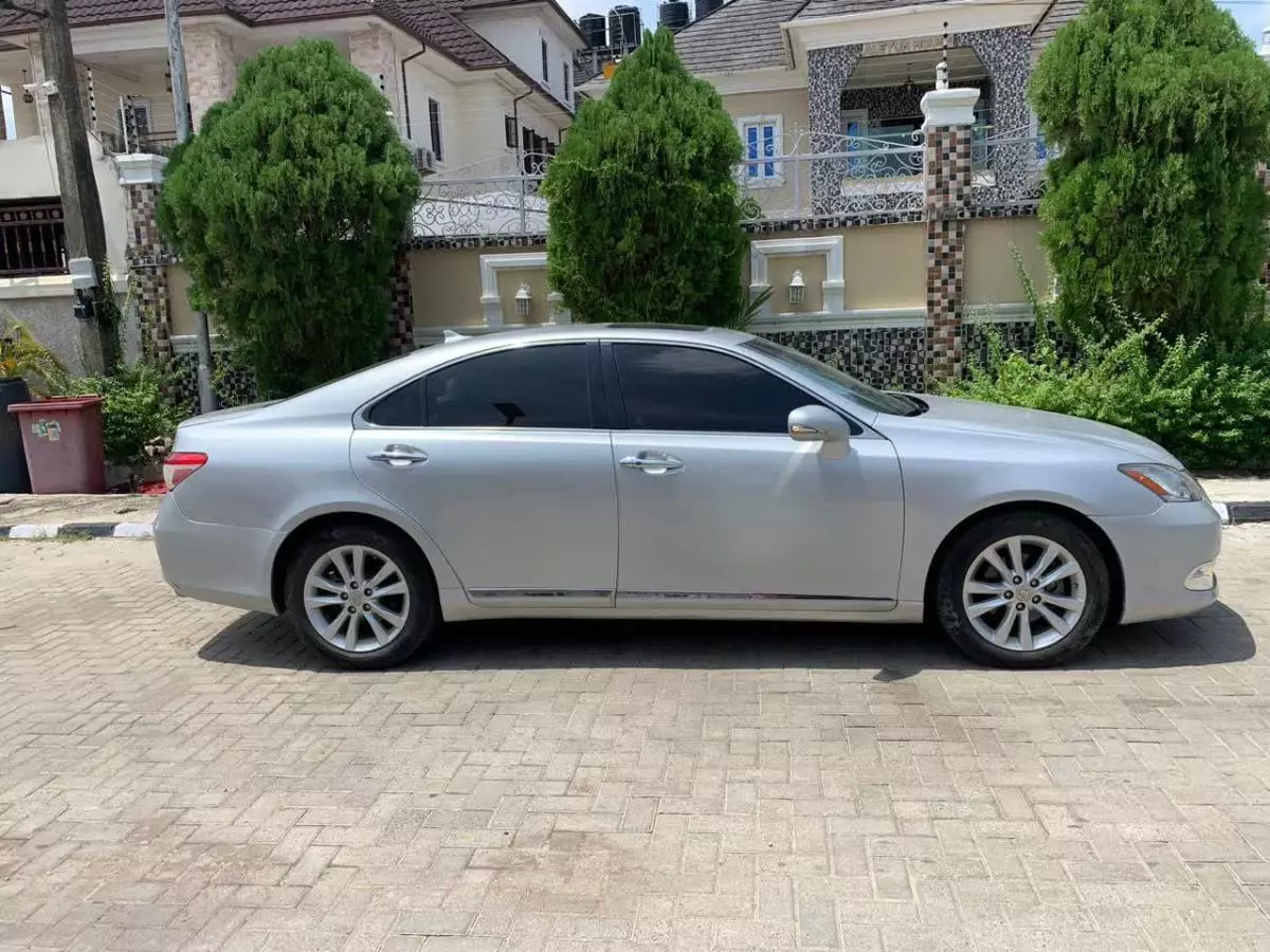 Lexus ES 350   - 2012