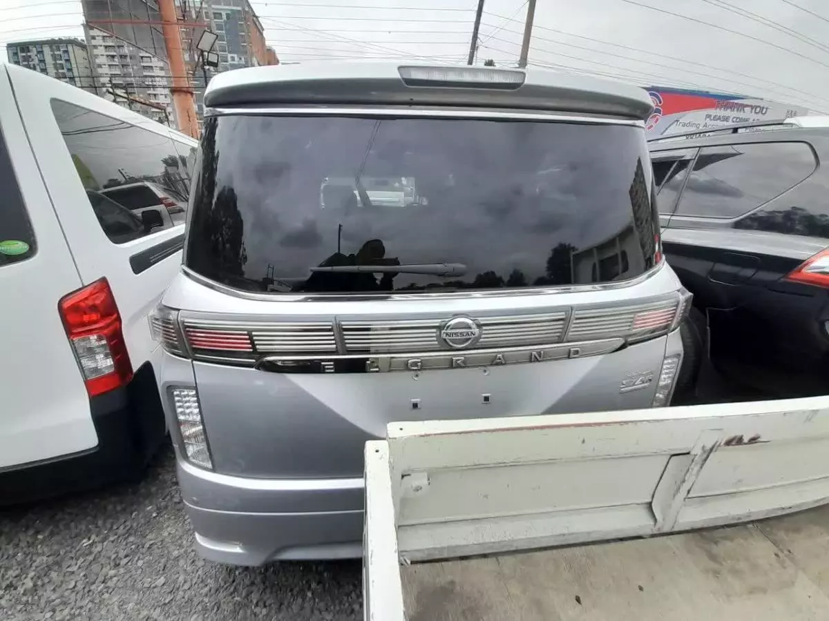 Nissan Elgrand - 2015