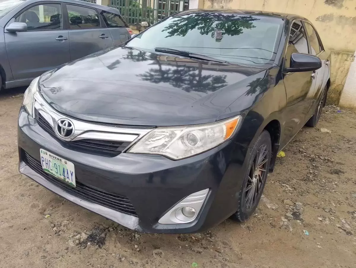 Toyota Camry   - 2012