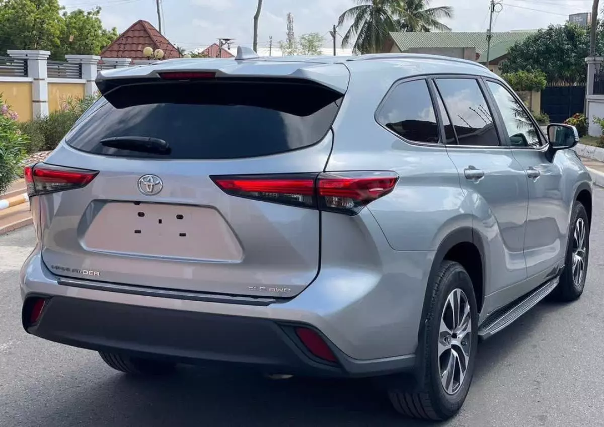 Toyota Highlander   - 2023