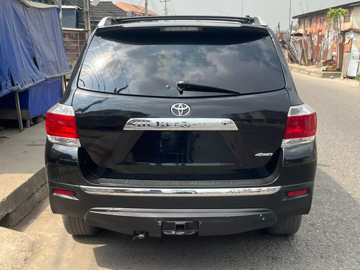 Toyota Highlander   - 2012