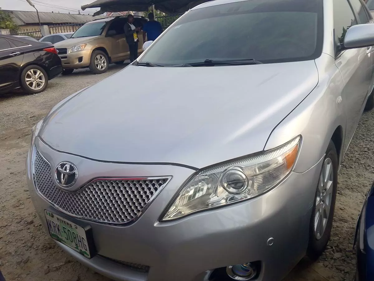 Toyota Camry   - 2009