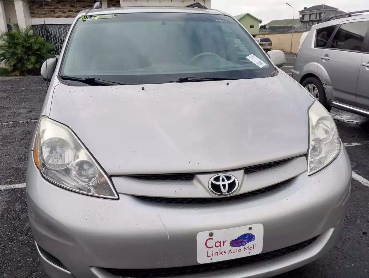 Toyota Sienna   - 2008