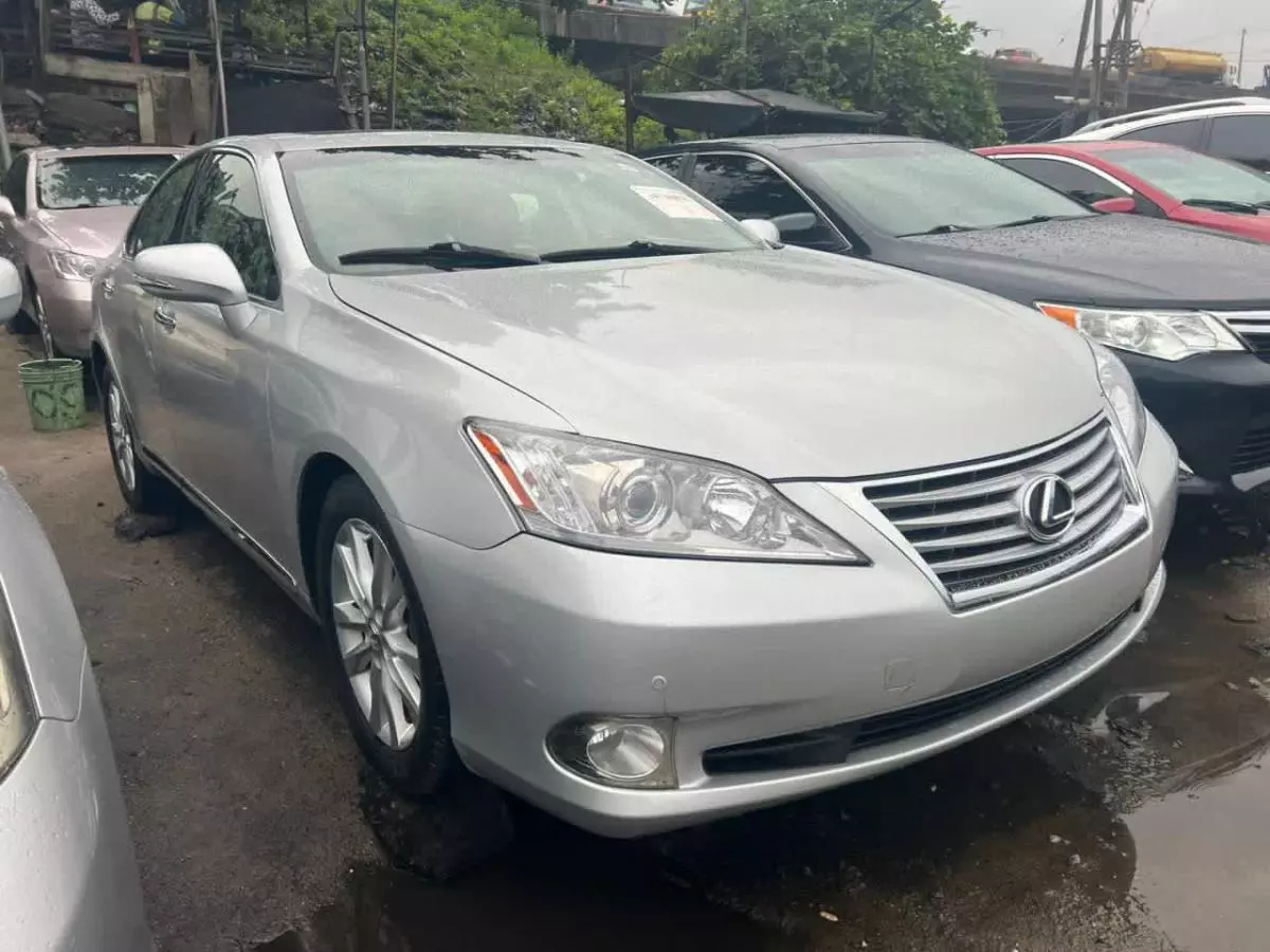 Lexus ES 350   - 2012