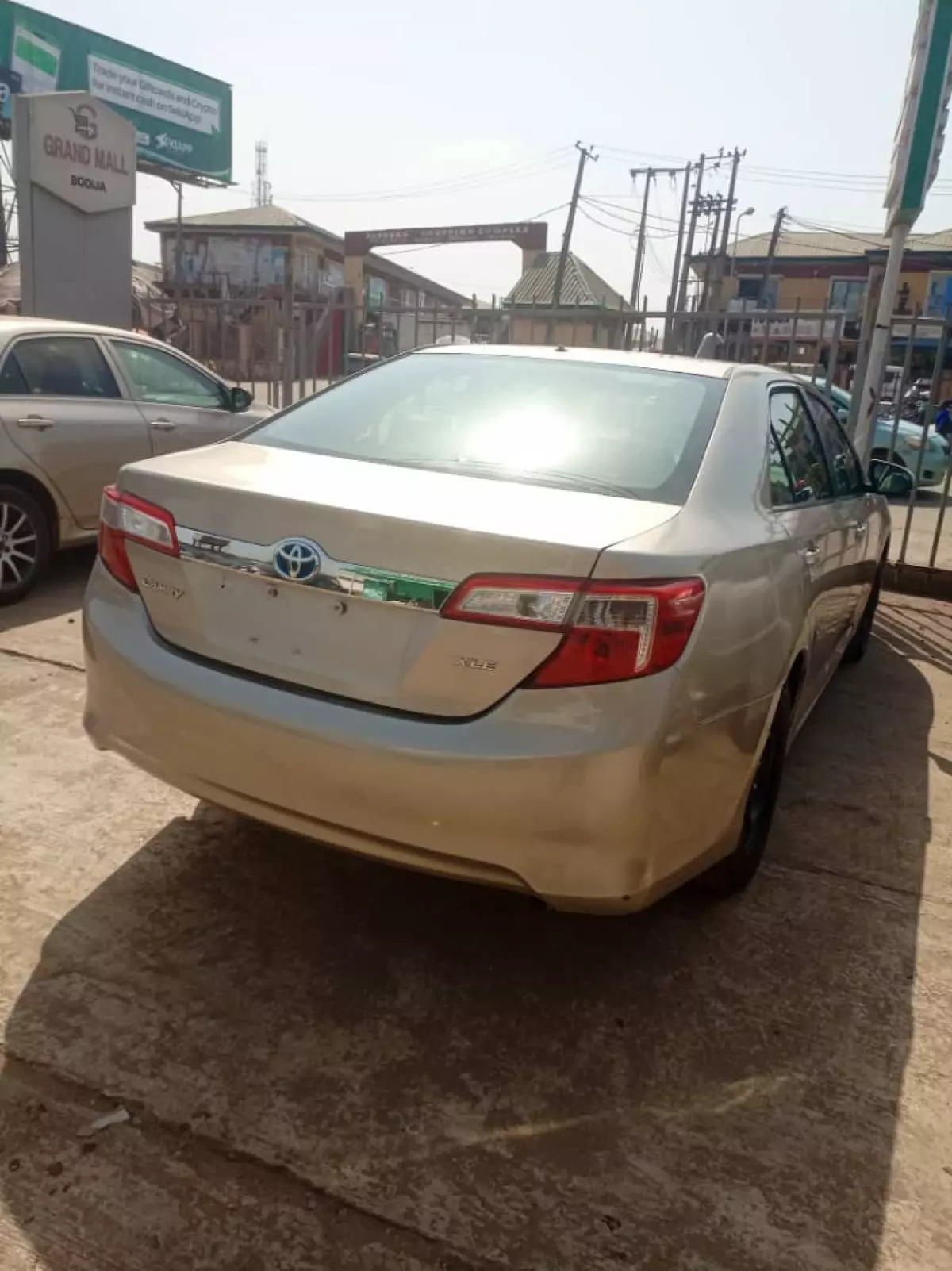 Toyota Camry   - 2014