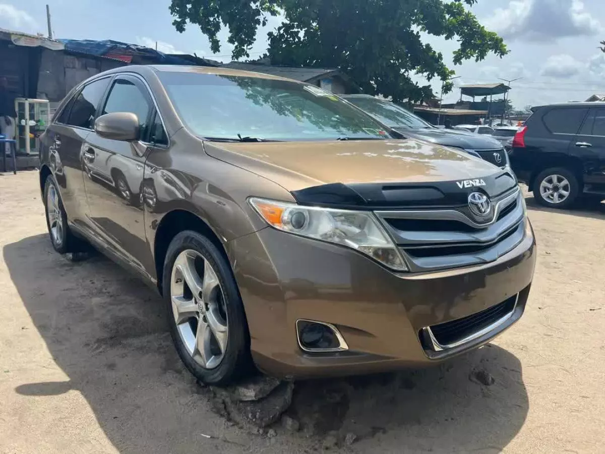 Toyota Venza   - 2010