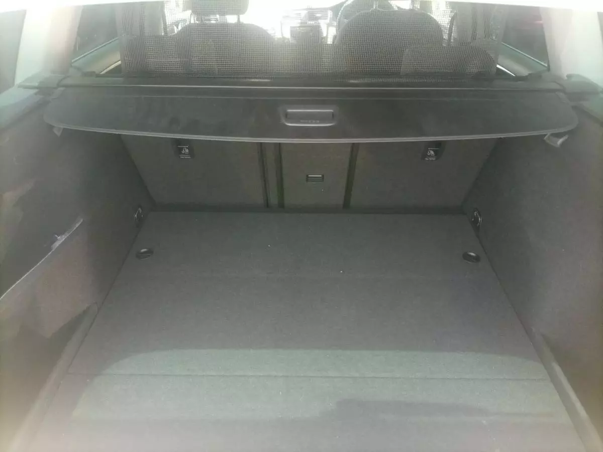 Volkswagen Golf   - 2016