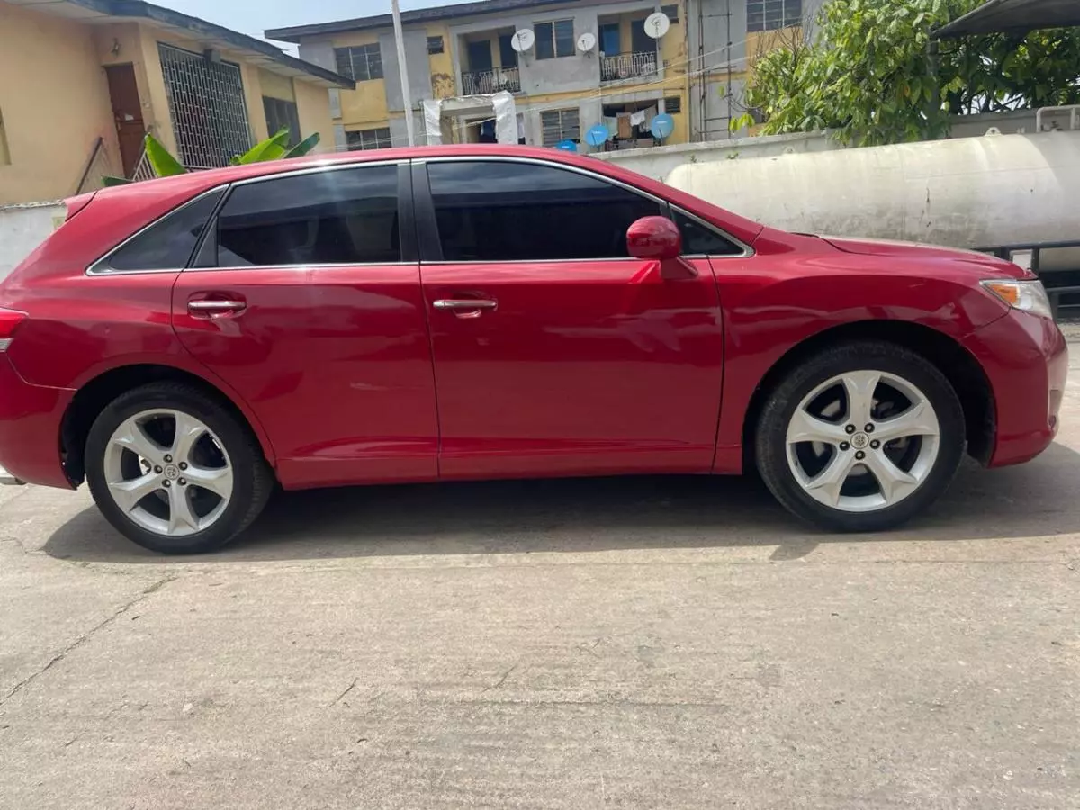 Toyota Venza   - 2012