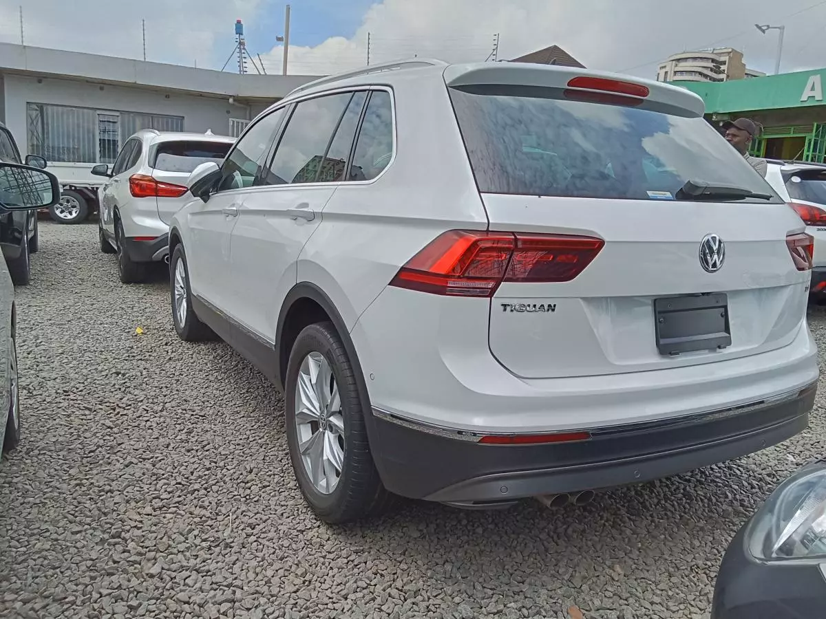 Volkswagen Tiguan   - 2017