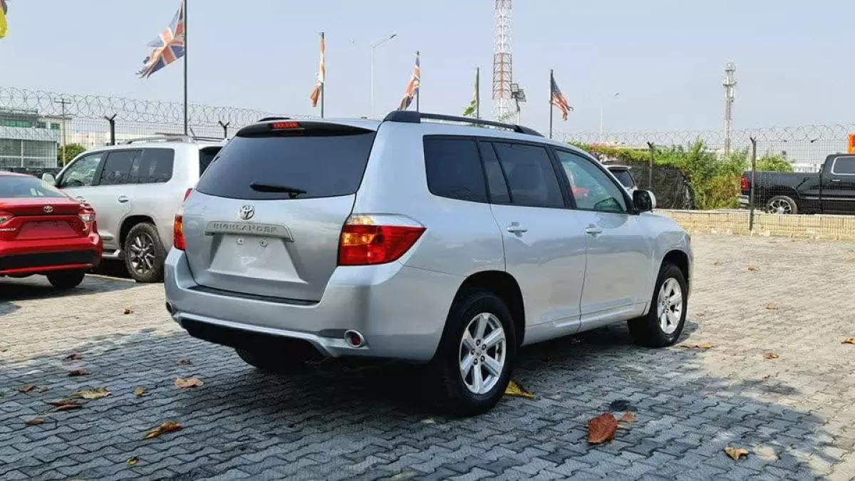 Toyota Highlander   - 2010