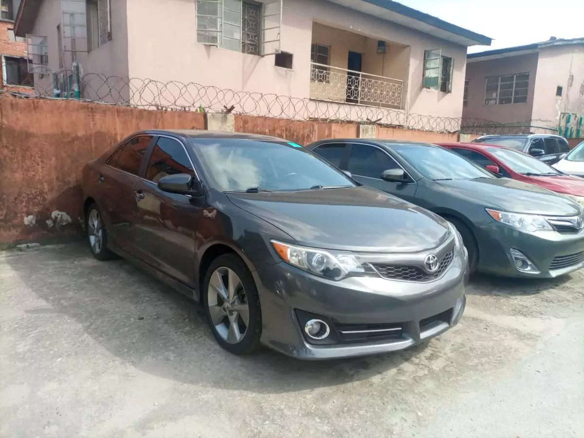 Toyota Camry - 2013