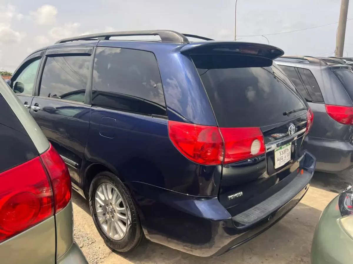 Toyota Sienna   - 2007