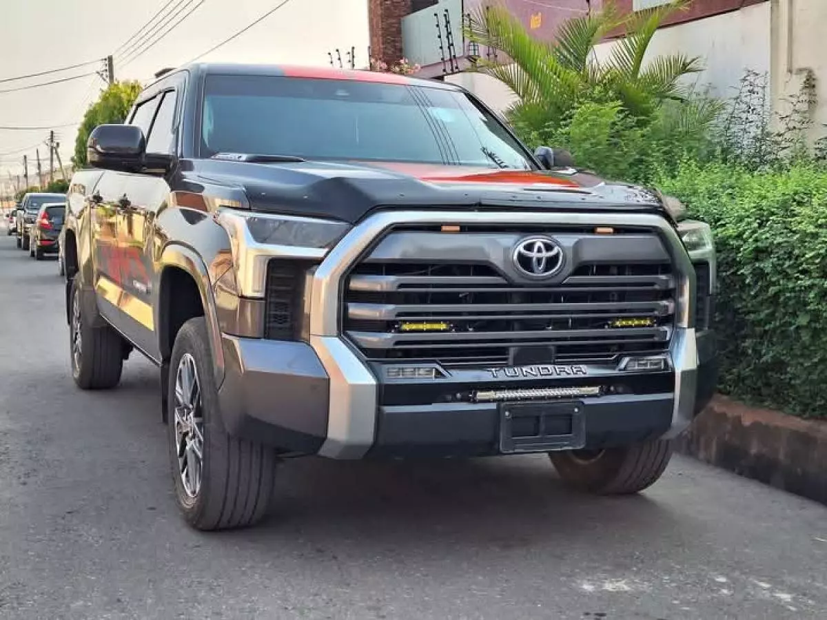 Toyota Tundra   - 2022