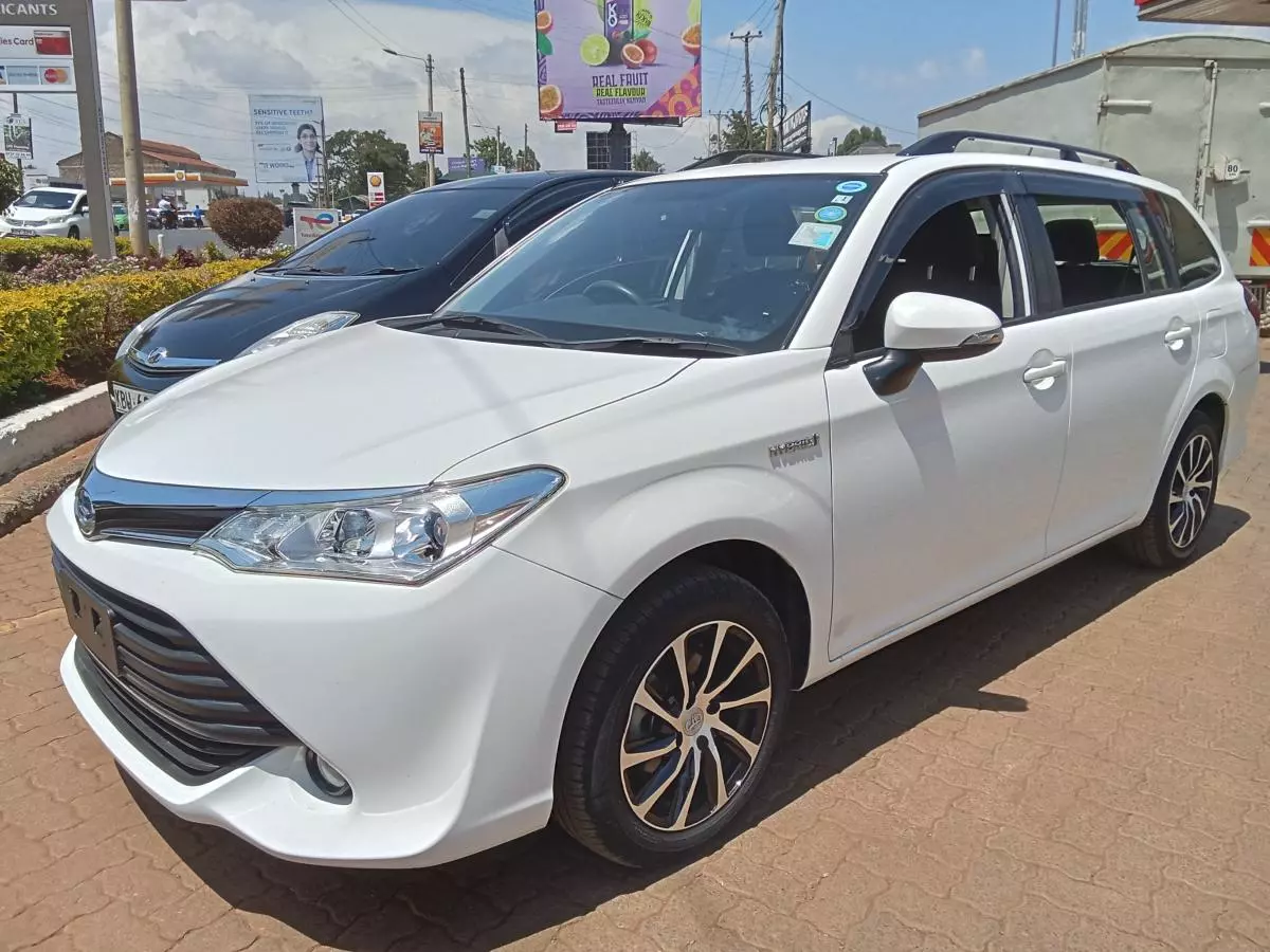 Toyota Fielder hybrid    - 2017