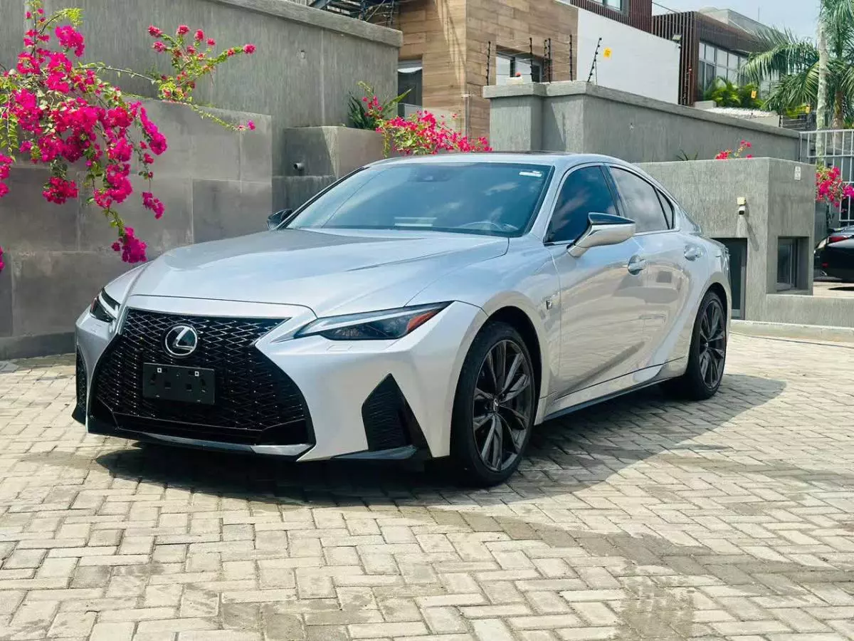 Lexus IS 300   - 2023