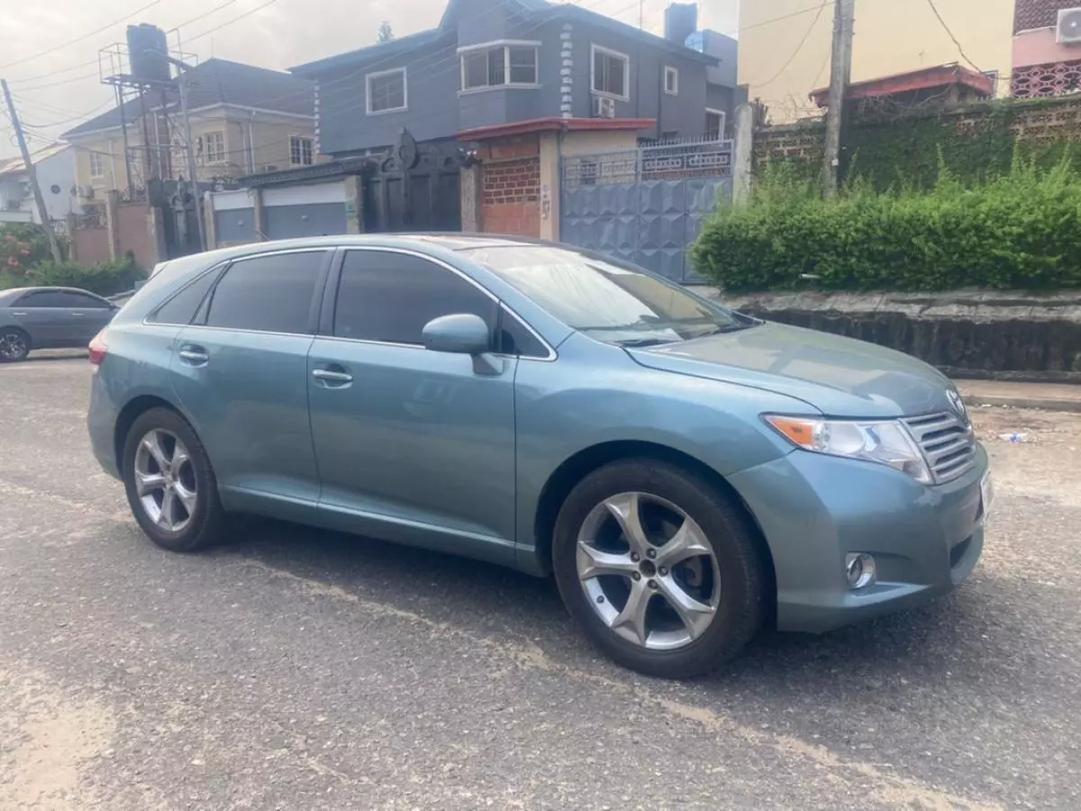 Toyota Venza   - 2011