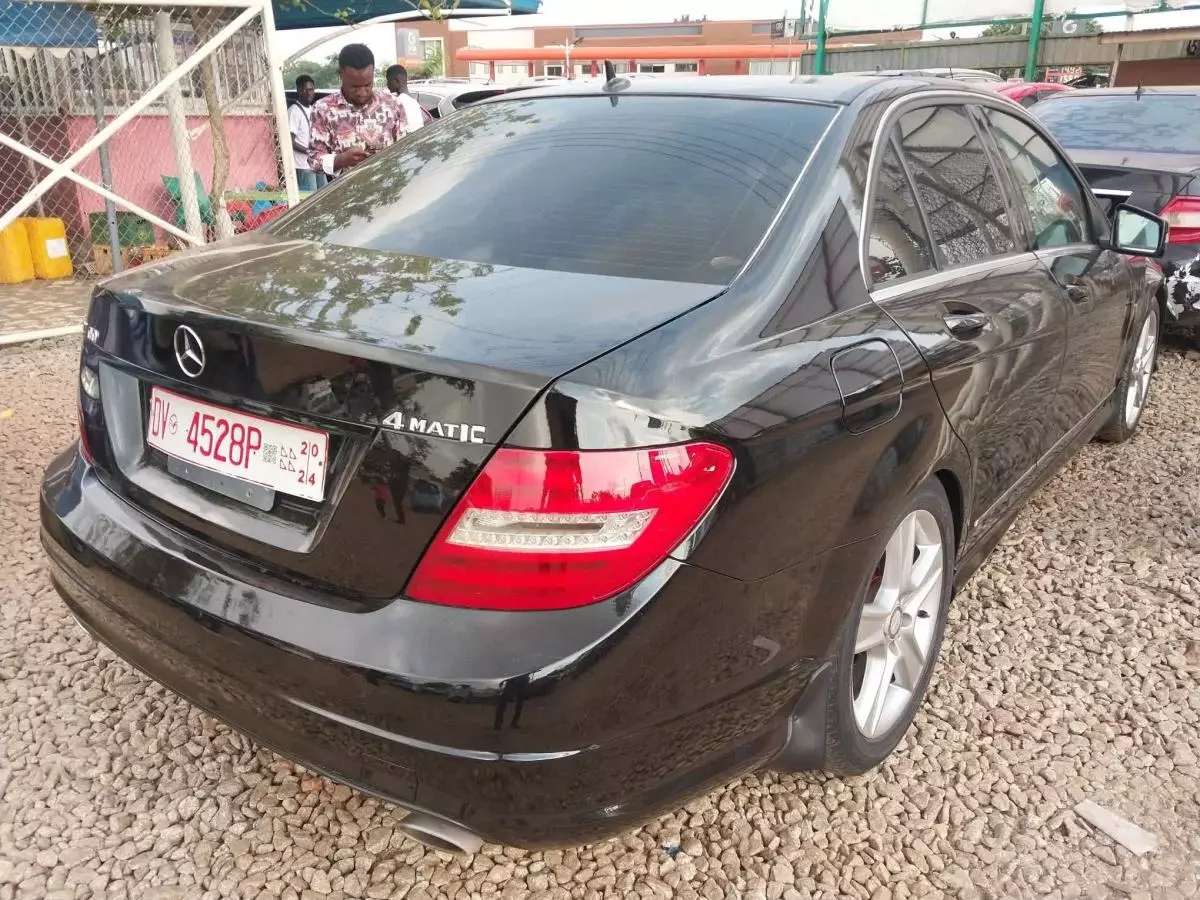 Mercedes-Benz C 300   - 2011