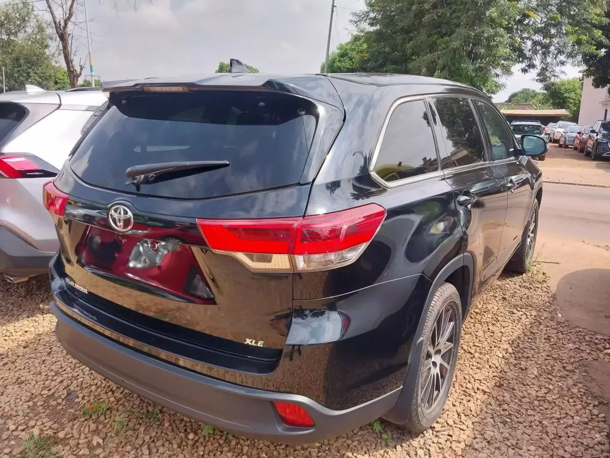 Toyota Highlander   - 2017