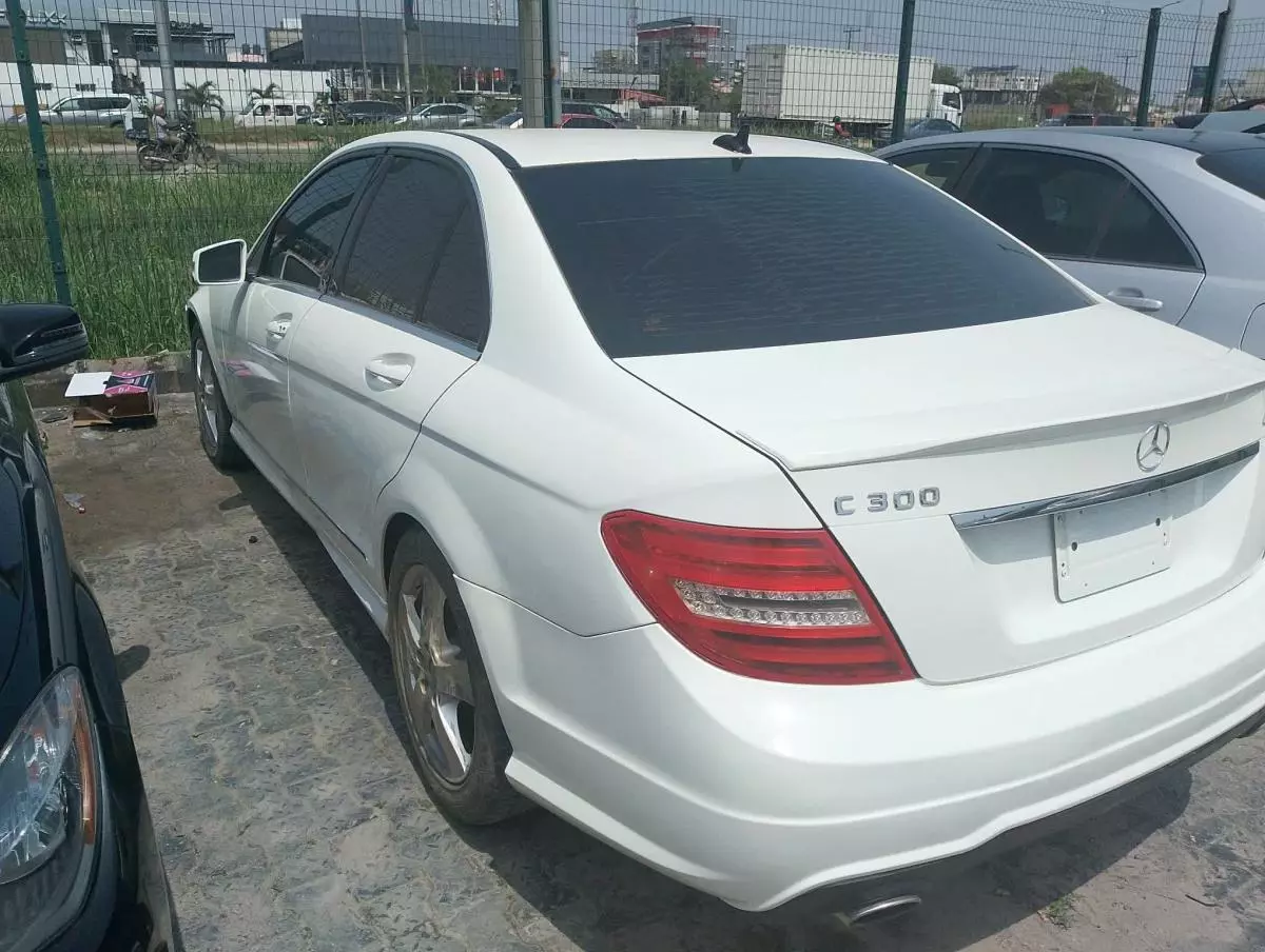 Mercedes-Benz C 300   - 2012