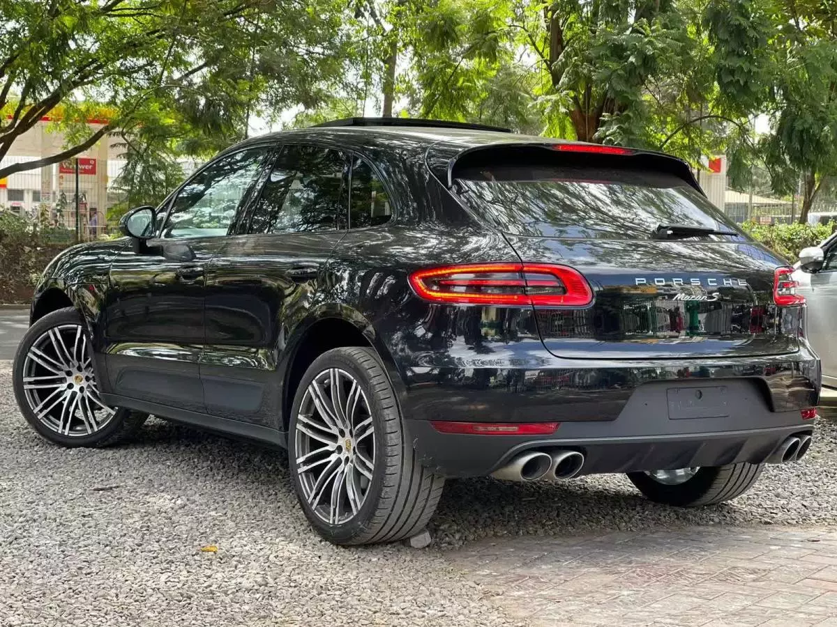 Porsche Macan - 2015