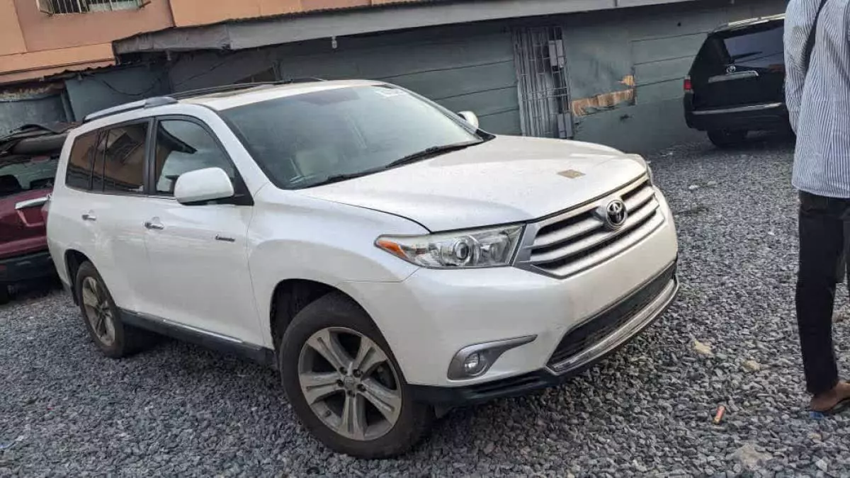 Toyota Highlander   - 2013