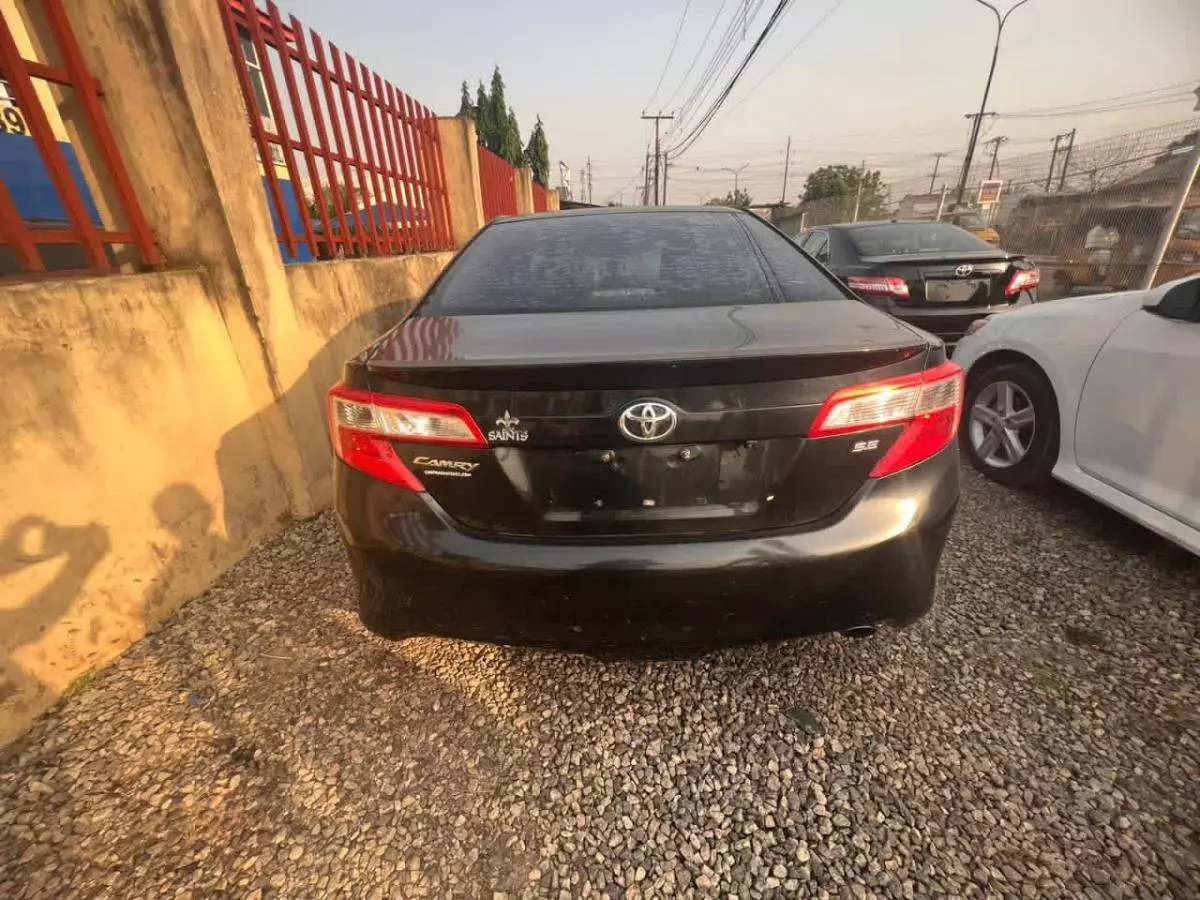 Toyota Camry   - 2014