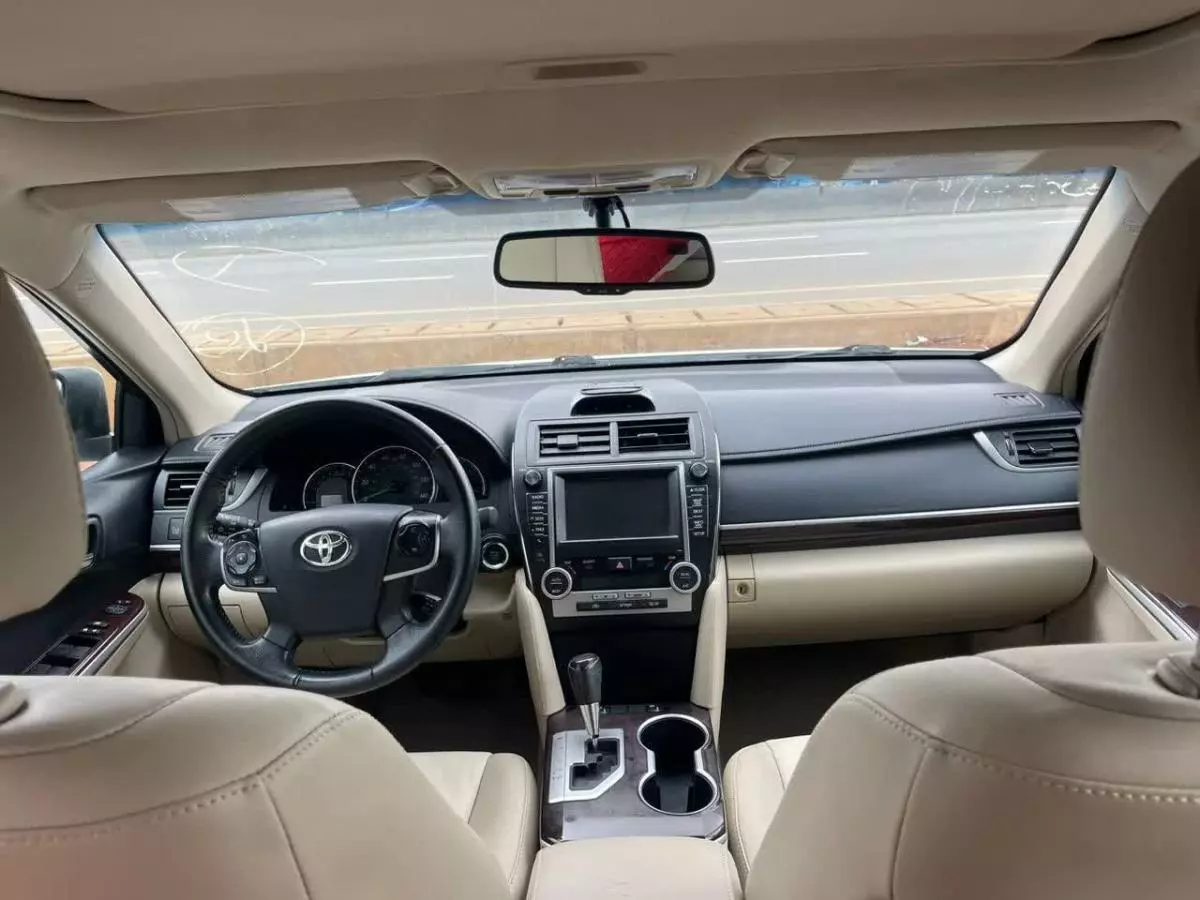 Toyota Camry   - 2014