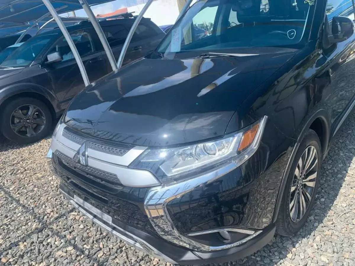 Mitsubishi OUTLANDER   - 2019