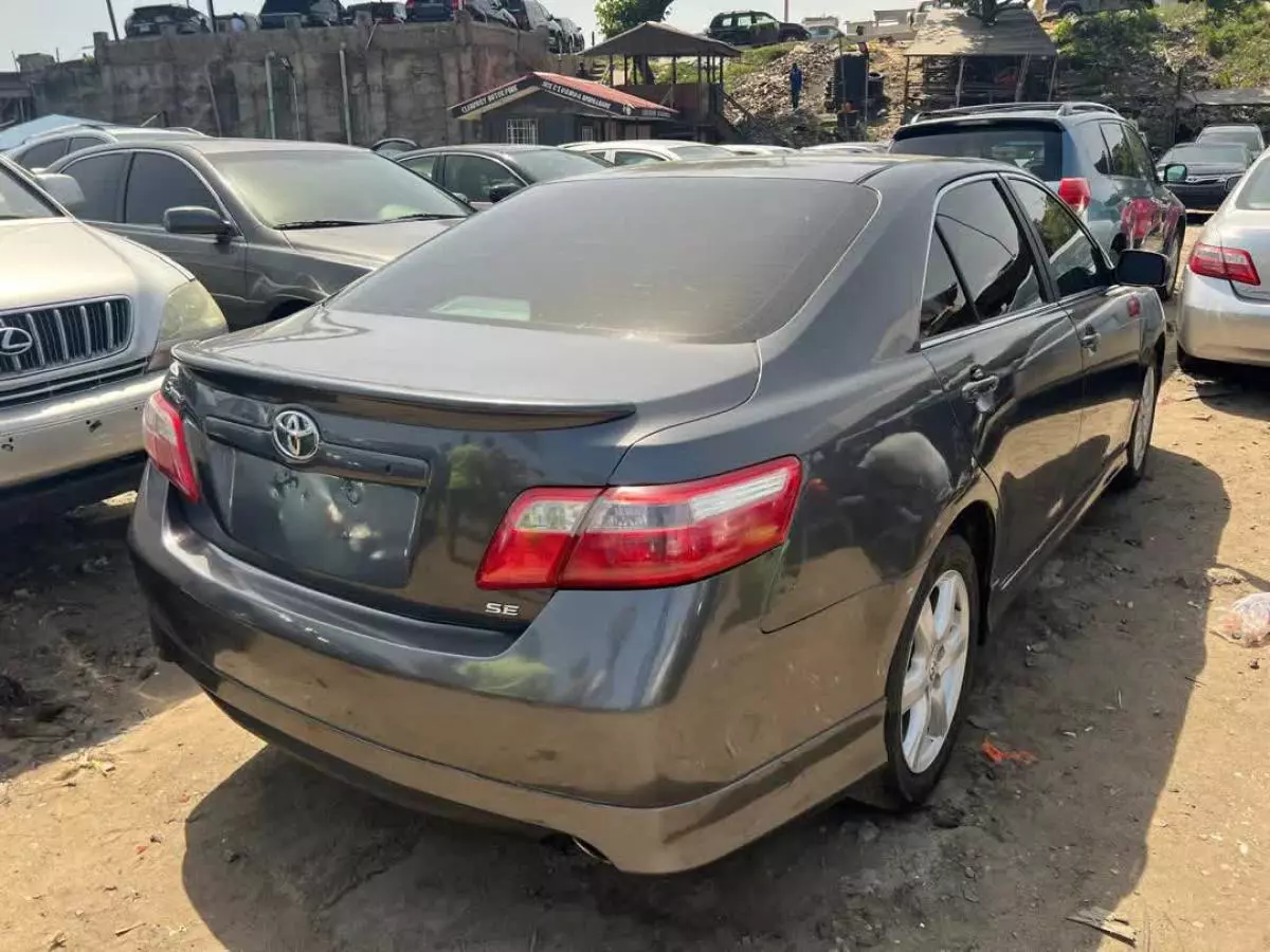 Toyota Camry   - 2007