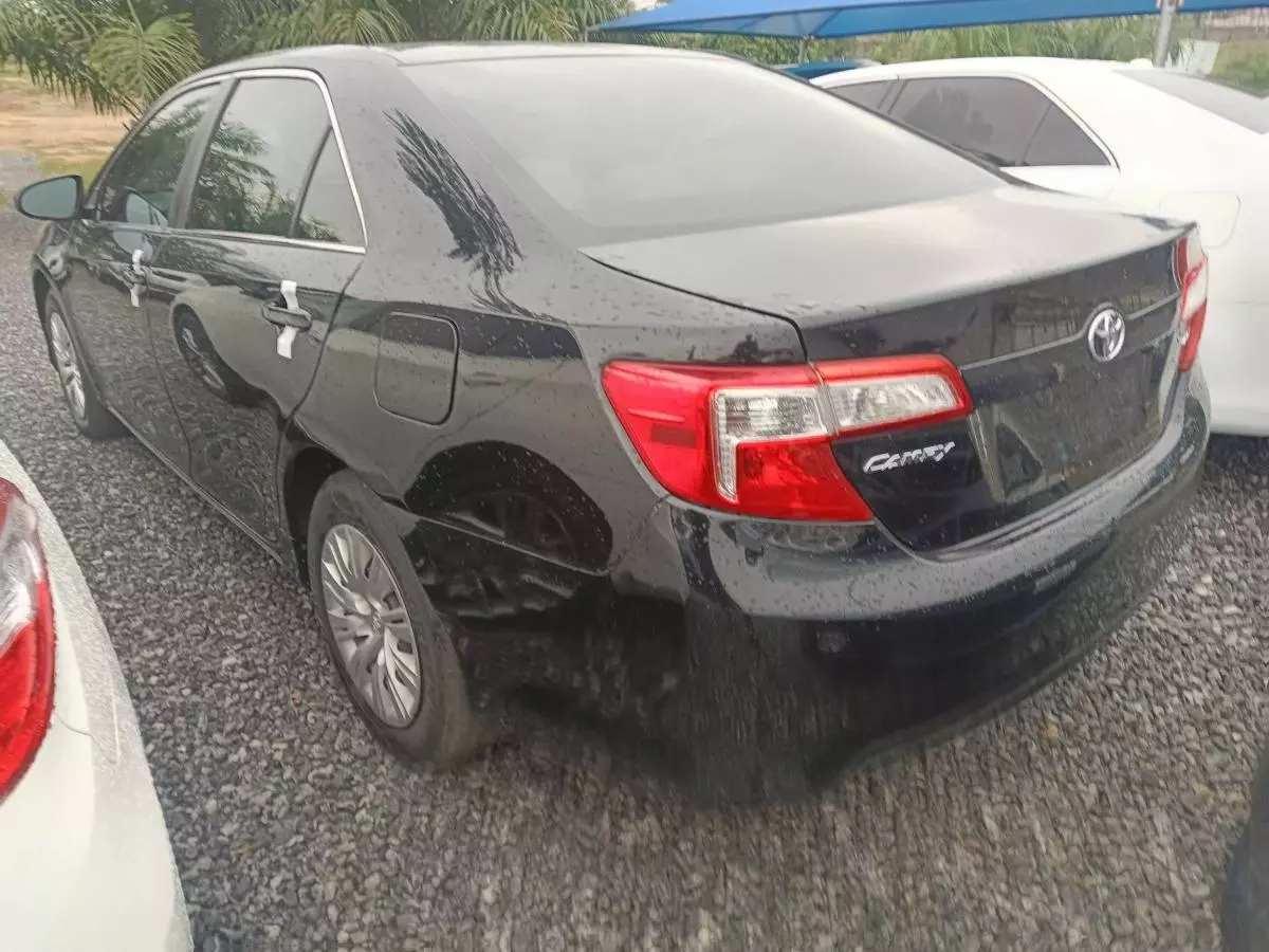 Toyota Camry   - 2012