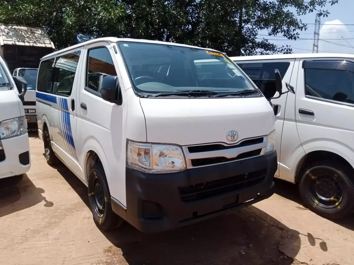 Toyota Hiace   - 2012