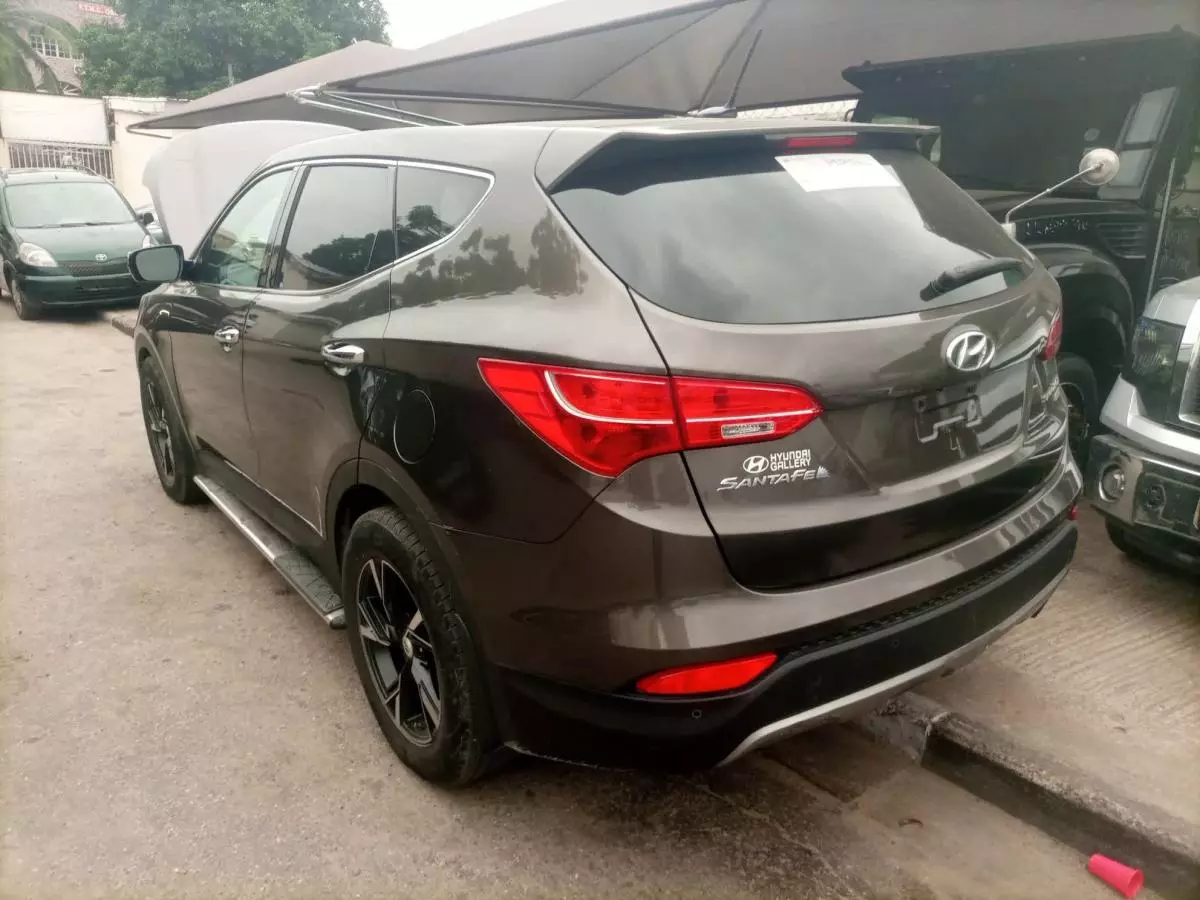 Hyundai Santa Fe   - 2013