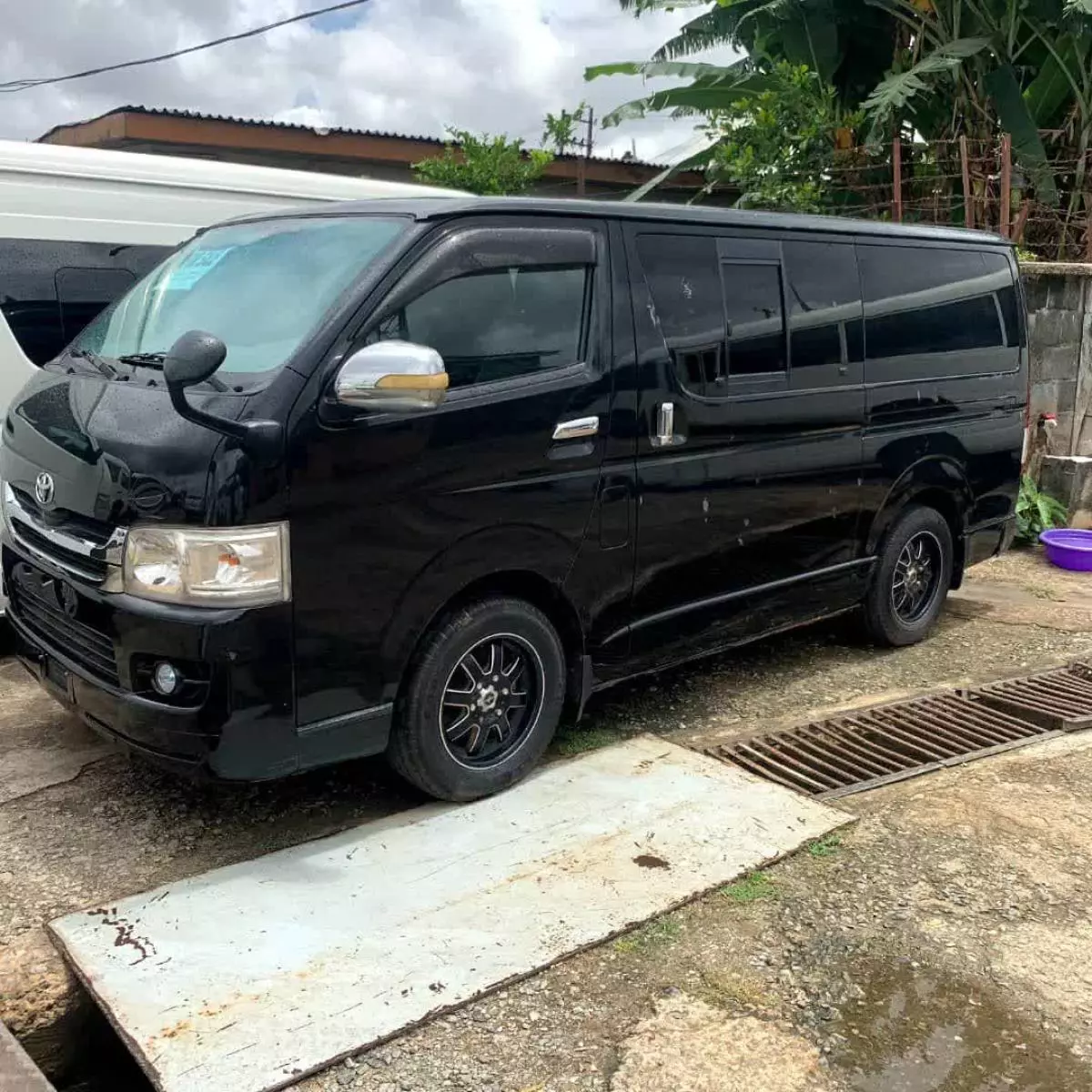 Toyota Hiace   - 2009