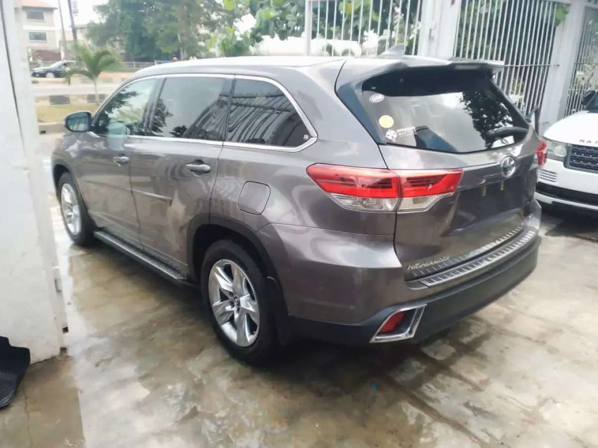 Toyota Highlander   - 2017