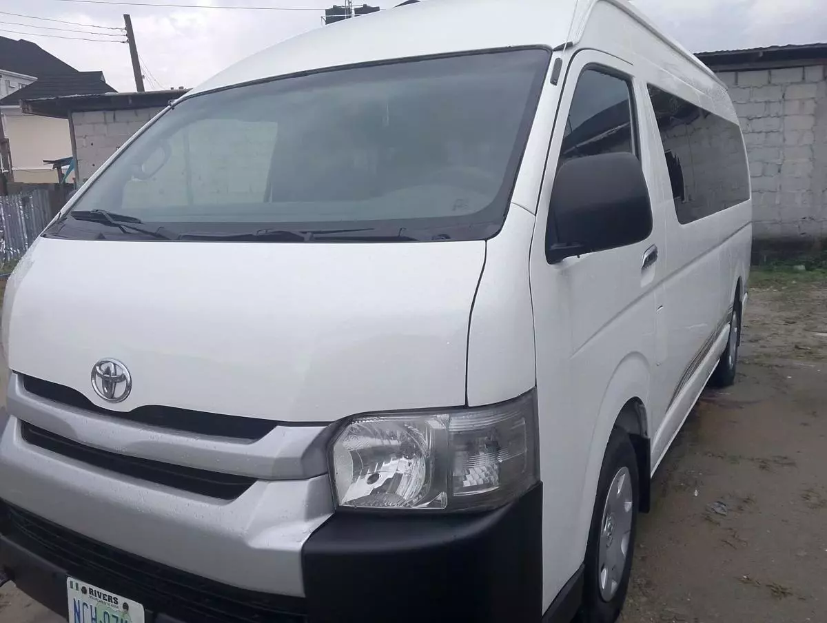 Toyota Hiace   - 2009