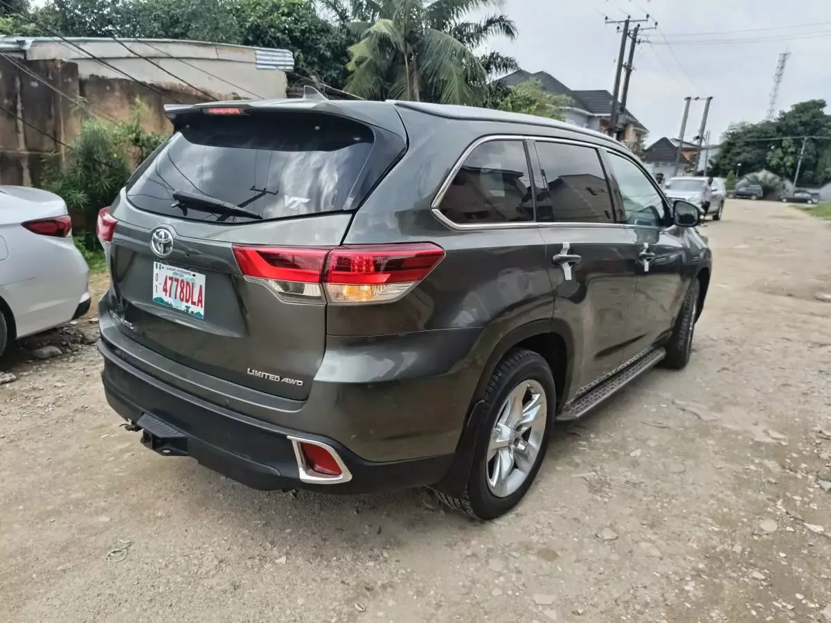 Toyota Highlander   - 2014