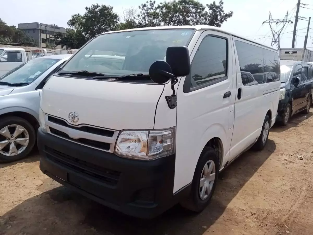 Toyota Hiace   - 2012