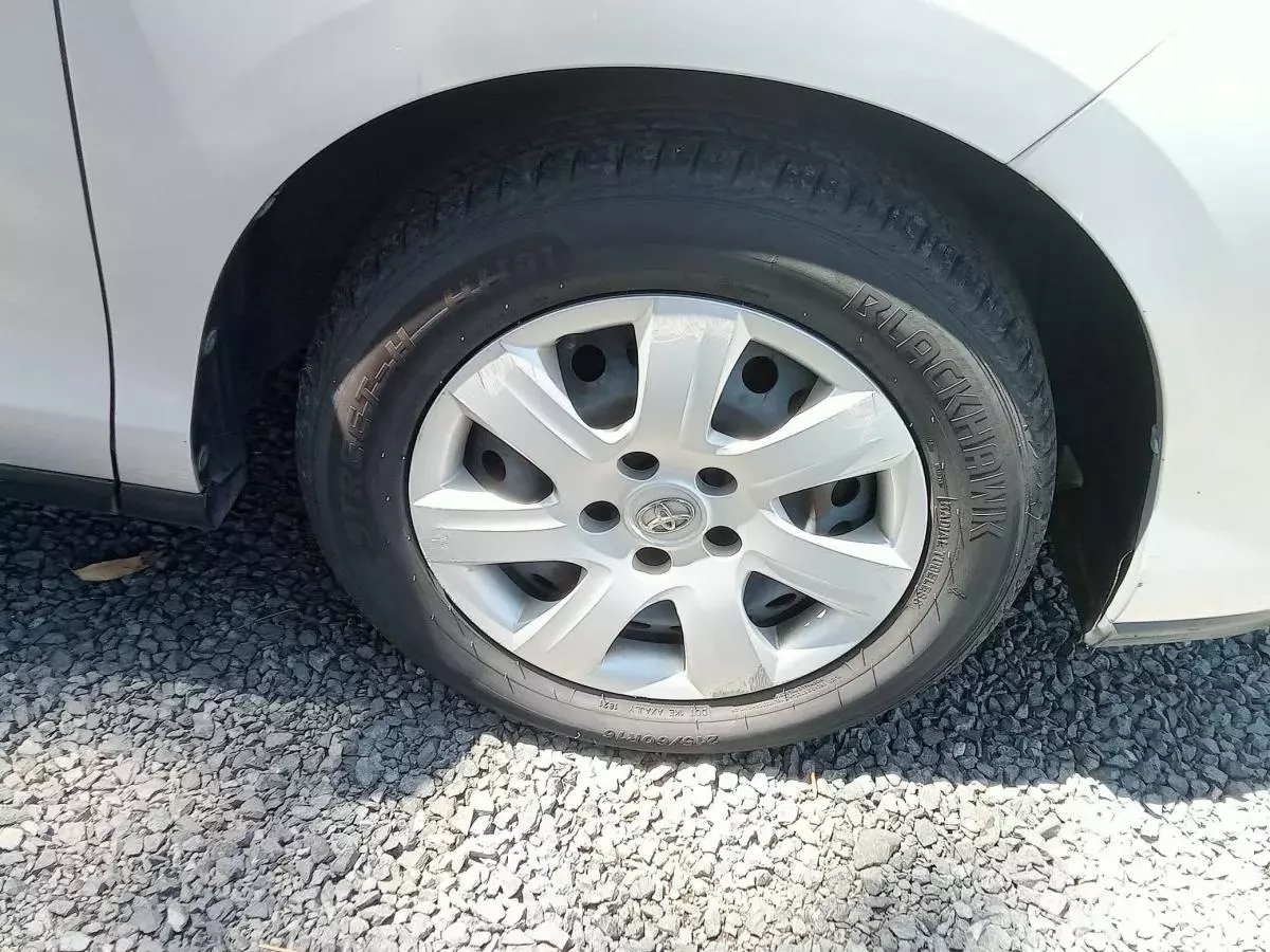 Toyota Estima  - 2012